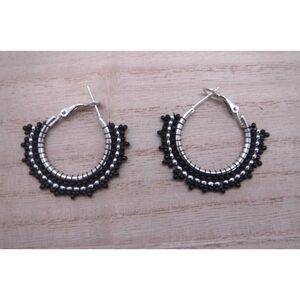 Earrings Beaded Black w/ Silver